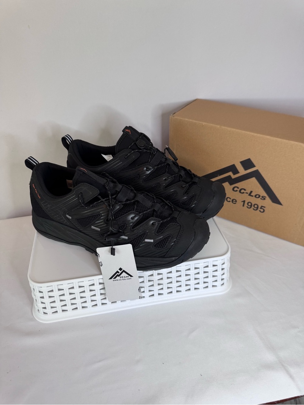 Women’s Hiking Sneaker EU42 W10 M8.5